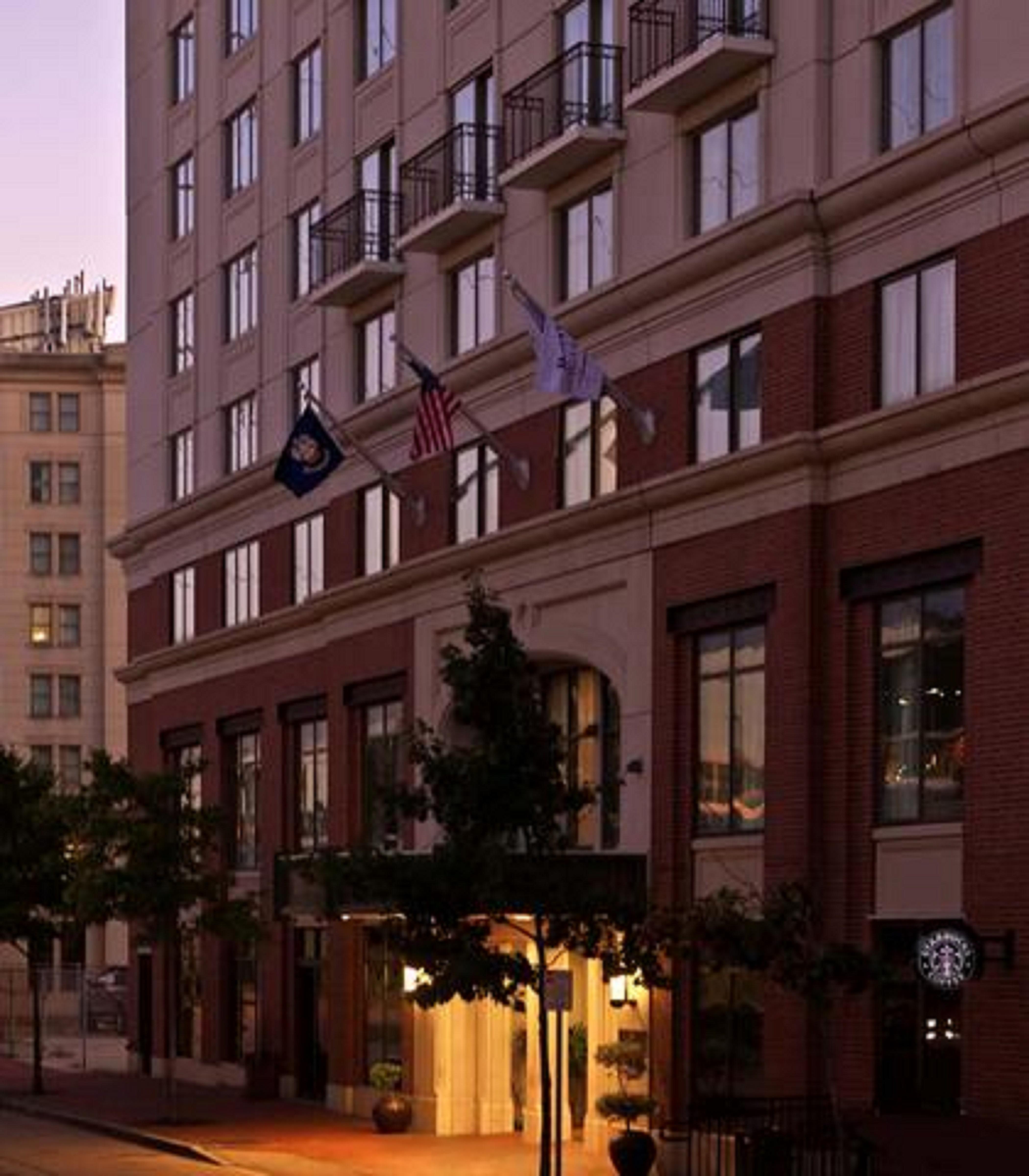 New Orleans Marriott Warehouse Arts District Hotel Exterior photo