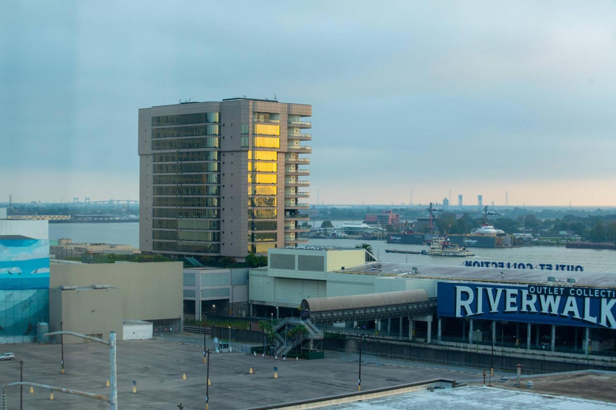 New Orleans Marriott Warehouse Arts District Hotel Exterior photo